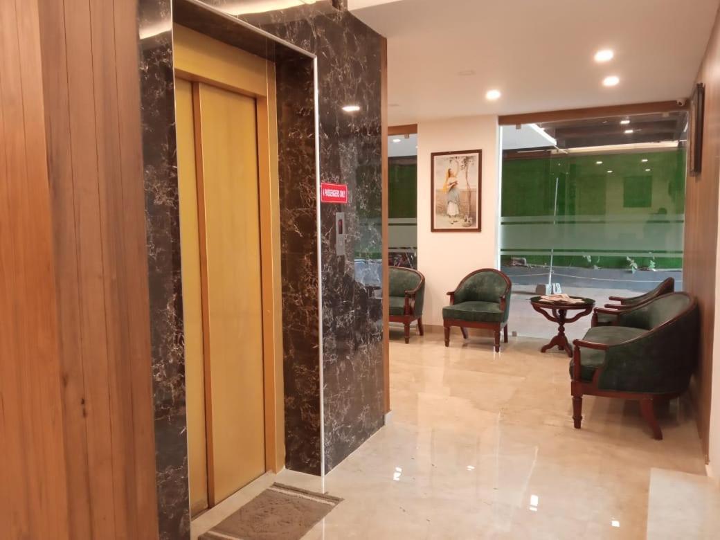 Mpsroyalsuites Perintalmanna Exterior foto